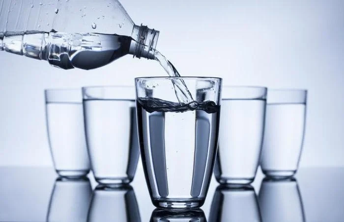 Вода без солей і домішок: чи справді дистильована вода шкодить організму