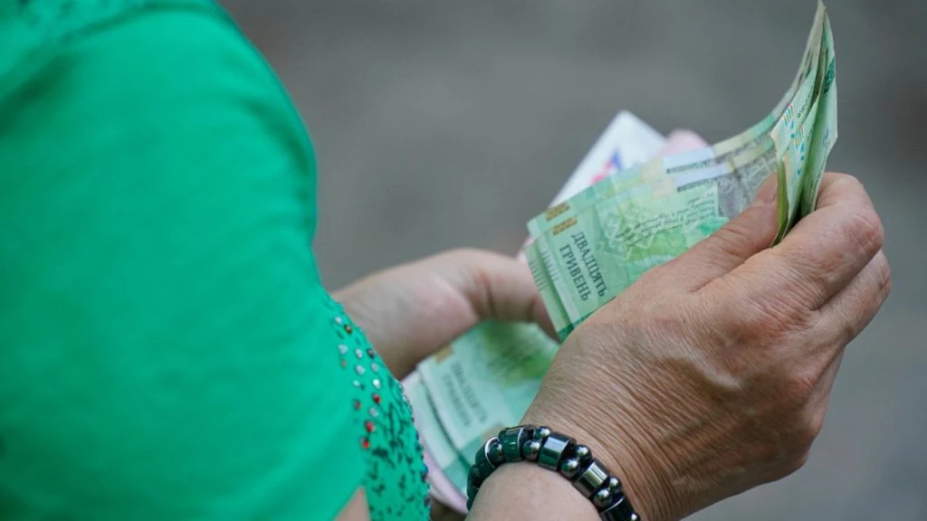 Родинам загиблих військових підвищили мінімальні пенсії: виплати сягають 12 810 грн